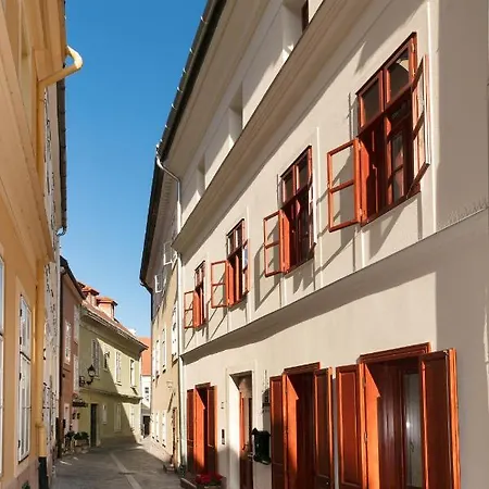 Foter Rezidencia شقة *